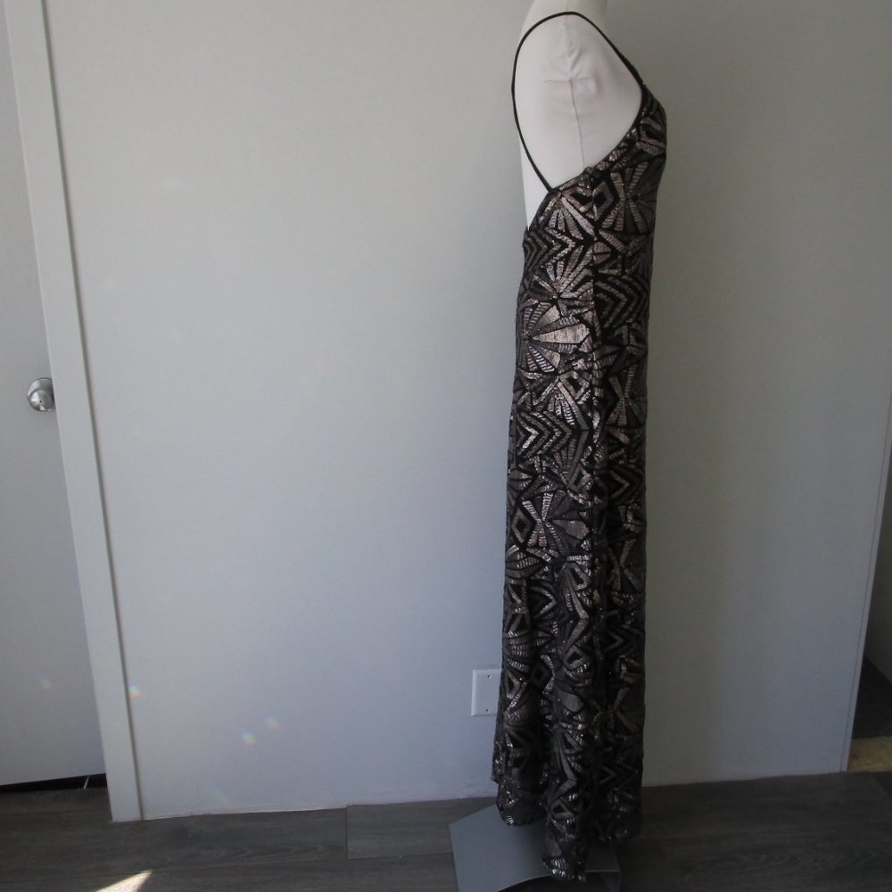 Nwt Metallic Sequin Halter Open Back Evening Gown - image 8